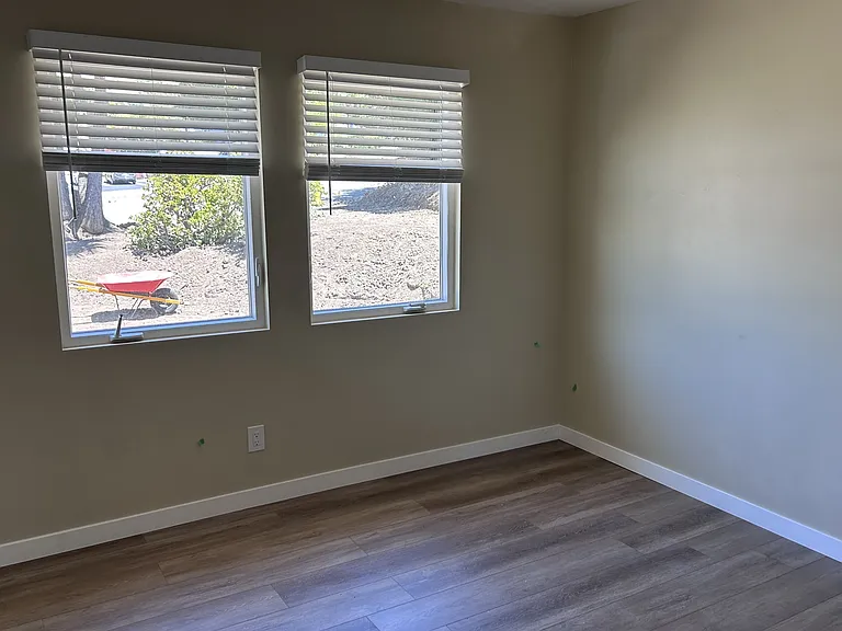 1557 Southwood Dr — Photo 4