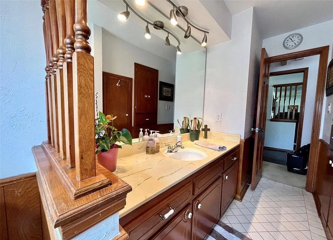 2721 Jefferson St — Photo 3