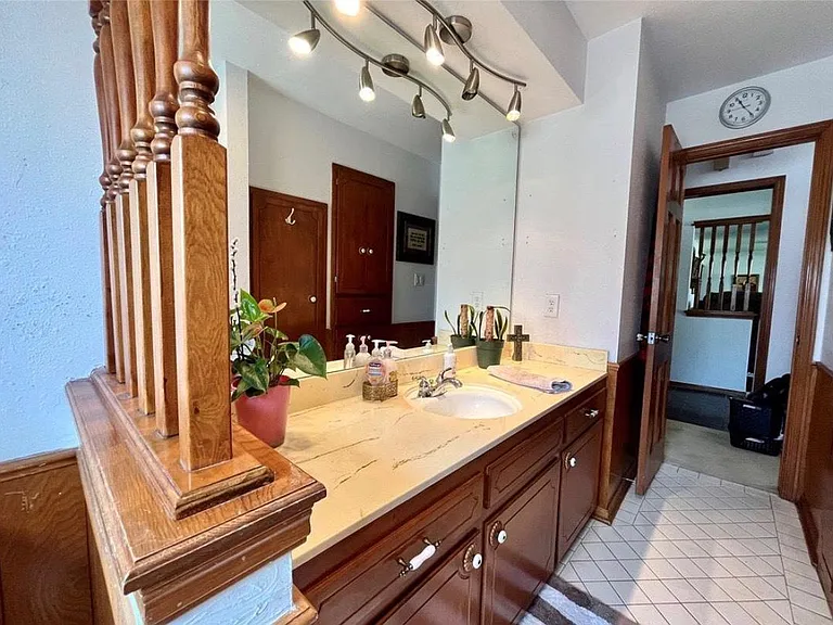 2721 Jefferson St — Photo 3