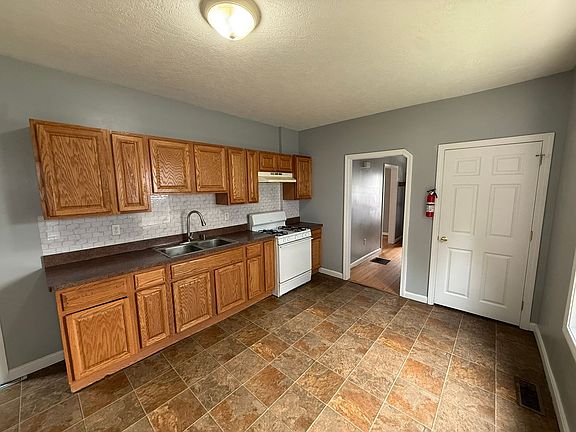 3rd image of 22 Burr St