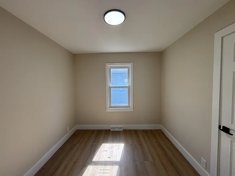 2130 Brady Ave — Photo 2