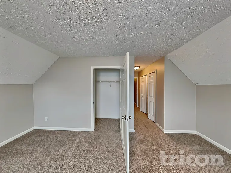 101 Midland Dr — Photo 15