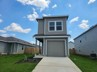 704 Commander Abbott Dr, Jarrell, TX 76537