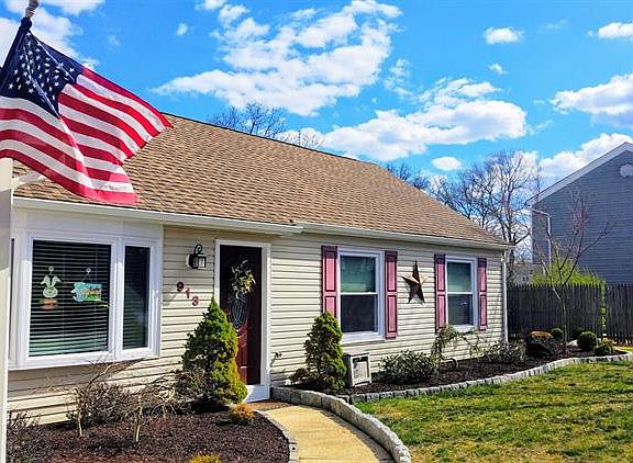3rd image of 913 Cherry Cove Ct