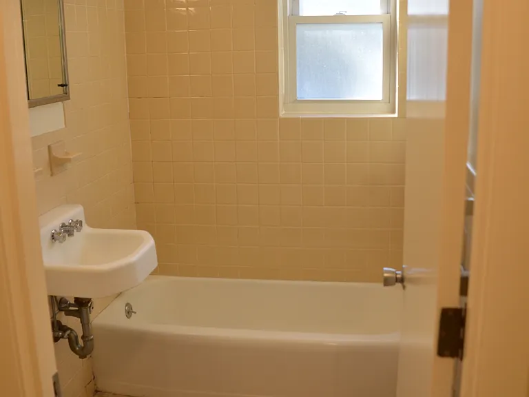 41 Lionel Ave #D — Photo 12