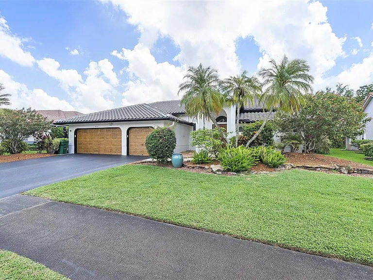 5431 NW 109th Ln — Photo 7