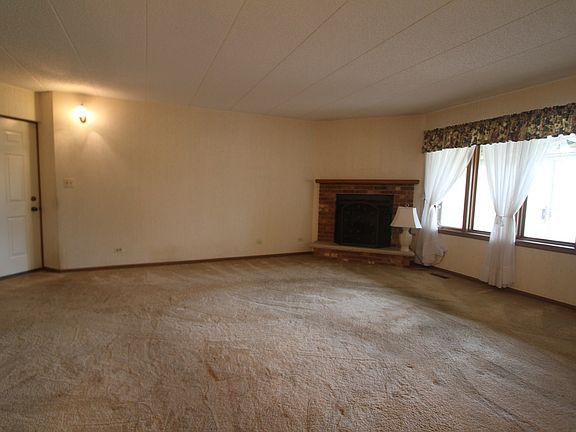 2nd image of 9749 Mill Dr E L14-unit E-1