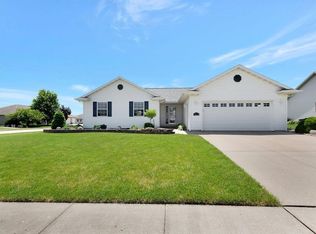 2313 Country Ridge Ct, Kaukauna, WI 54130