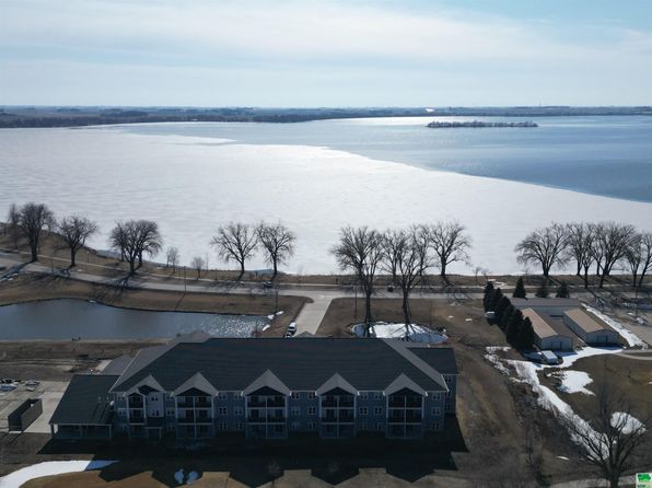 201 Sunrise Park Rd #101, Storm Lake, IA 50588