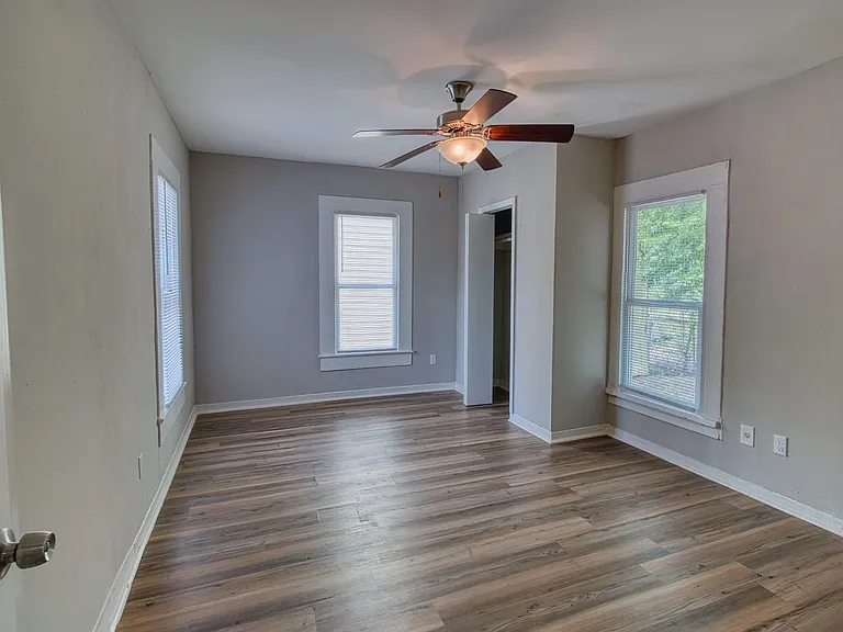 3201 Adelia St — Photo 9
