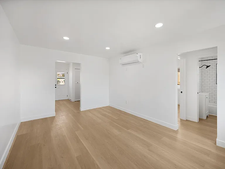 15 Christina St — Photo 5
