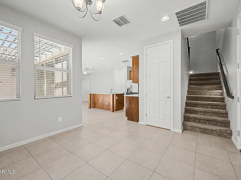 2511 S Entwistle St — Photo 10