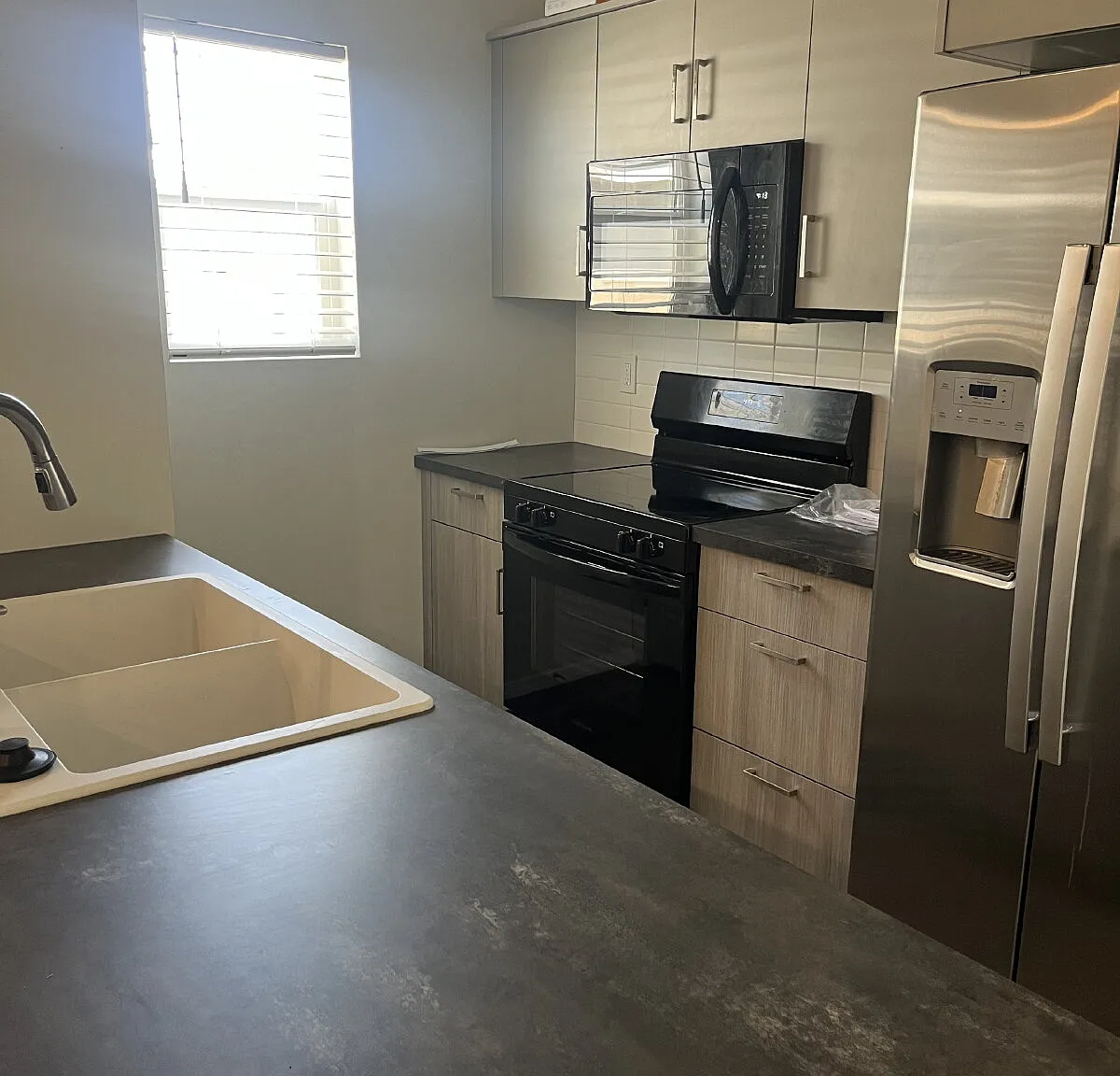3 bed, 2.0 bath, 1120 sqft, $2,095 — Photo 3