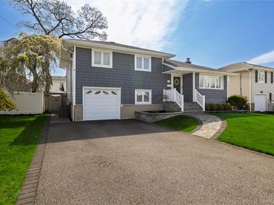 17 6th Avenue, Massapequa Park, NY, 11762