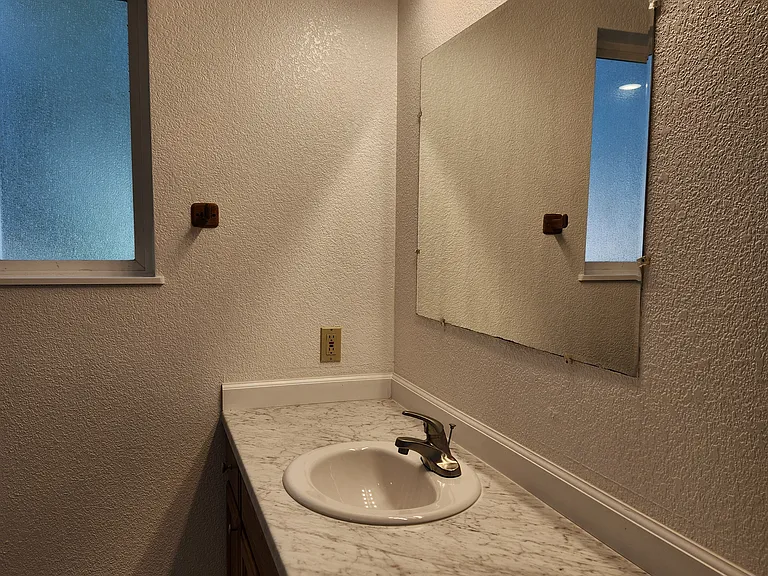 1401 Addison Ave E — Photo 6