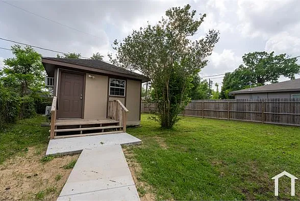 220 Armstrong St — Photo 20