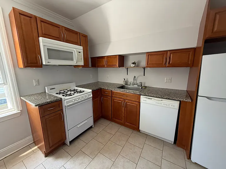 905 Grand Ave #4 — Photo 4