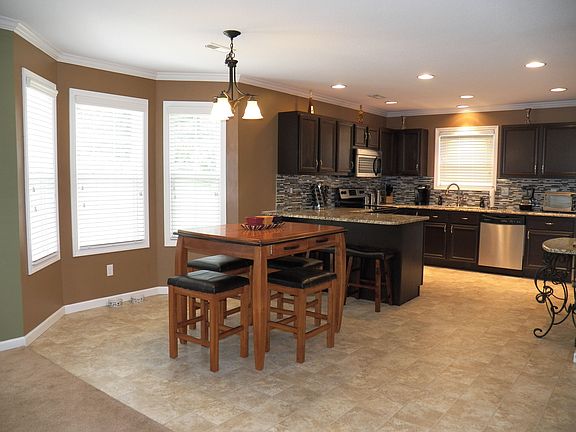 Bayed Breakfast Area