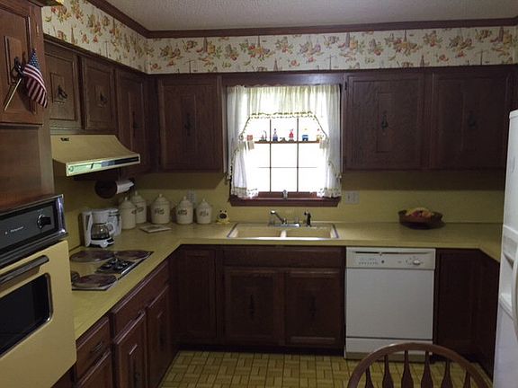 2nd image of 424 Wildwood Dr