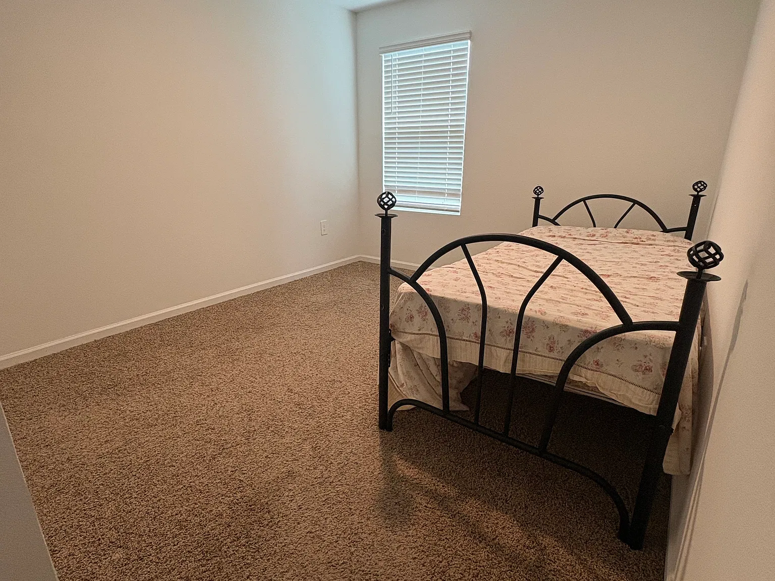 3 bed, 1222 sqft, $650 — Photo 2