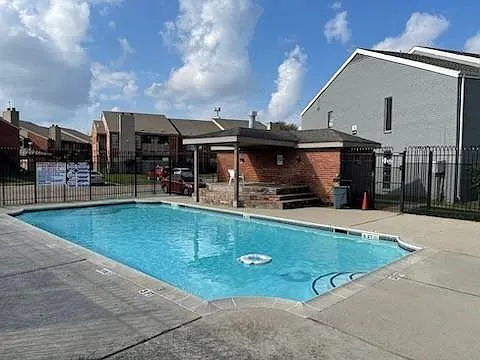 2 bed, 1.0 bath, 966 sqft, $1,100 — Photo 3