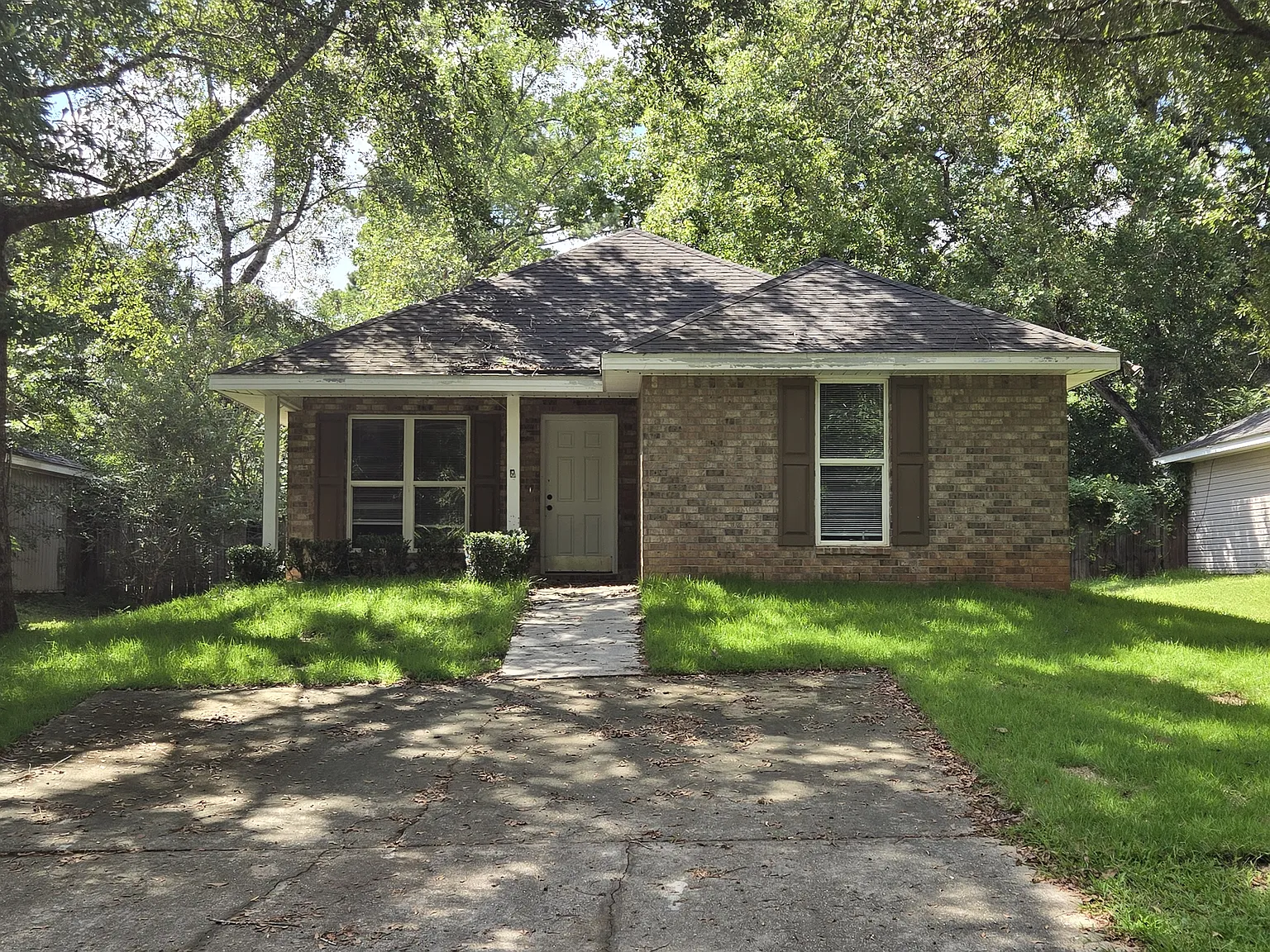 3 bed, 1320 sqft, $1,700 — Photo 1