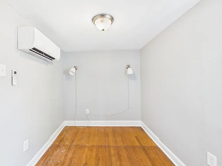 918 Waverly St — Photo 12