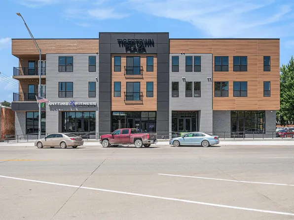Tigertown Plaza, 300 E 13th St #3F, Tekamah, NE 68061