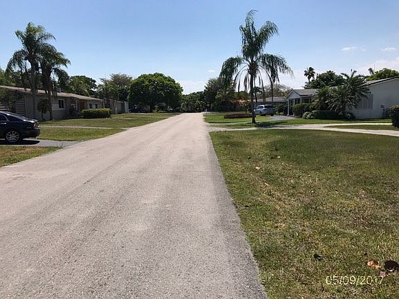Exterior Neighborhood (street photo)