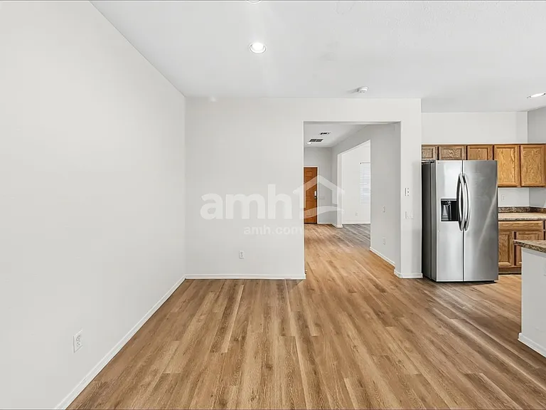 11621 W Lincoln St — Photo 5