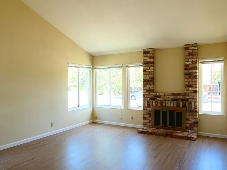 33975 Frederick Ln — Photo 2
