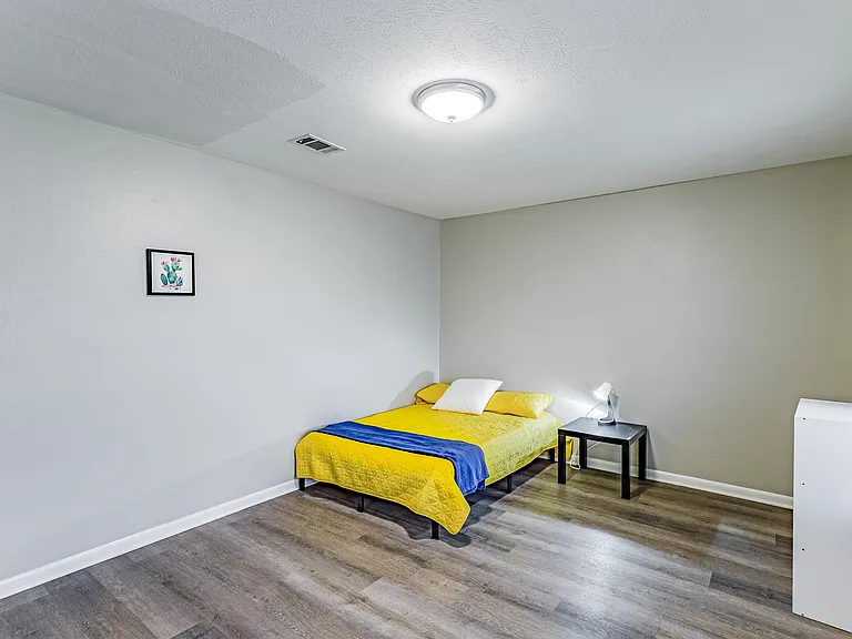 Disclaimer: This picture has been staged. Please see the virtual tour