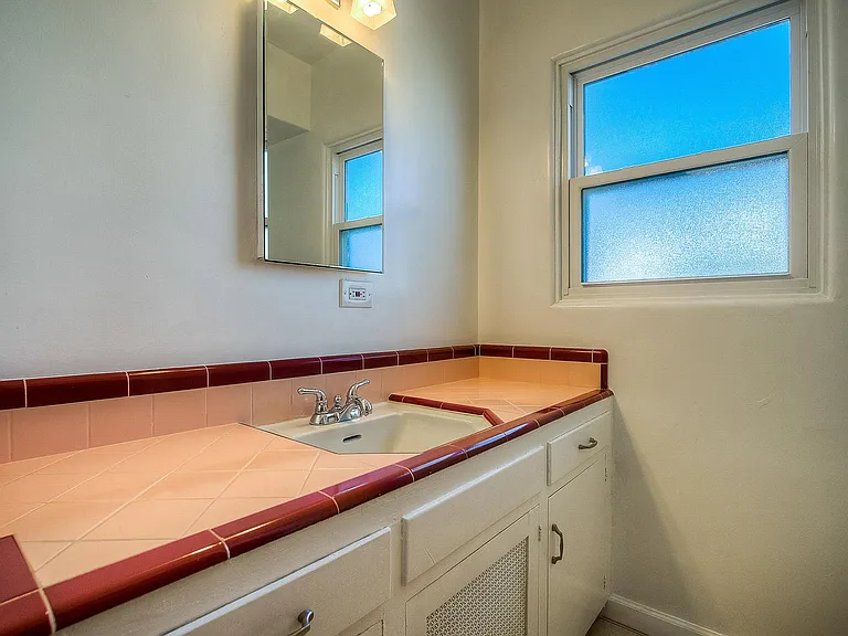 1526 W Windsor Ave — Photo 31