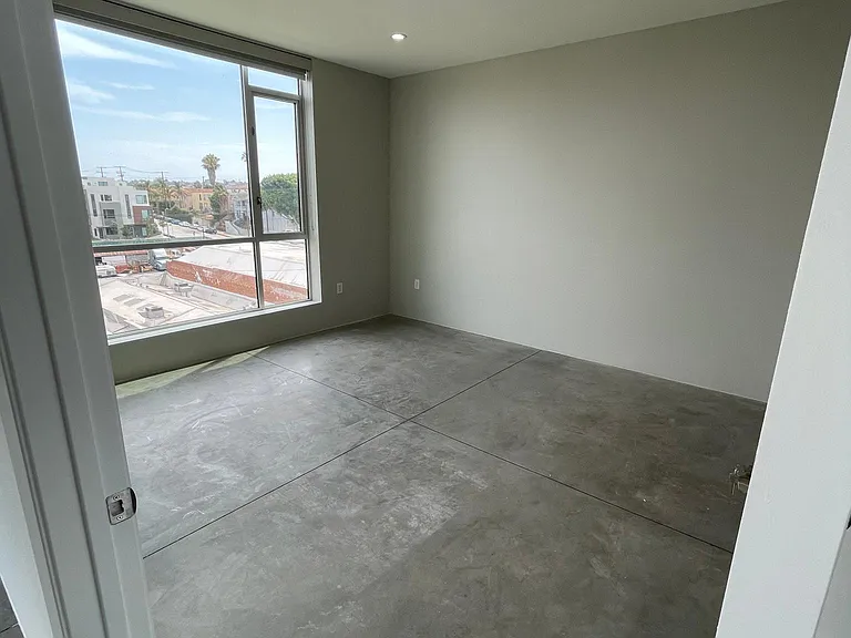 285 W 6th St #525 — Photo 16