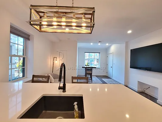 Rented by Bouklis Group | media 13