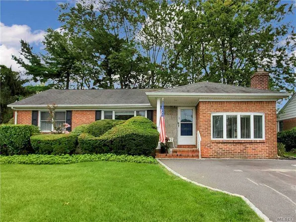 286 North St, New Hyde Park, NY 11040