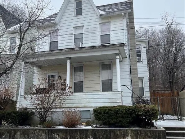 209 E South St, Slatington, PA 18080