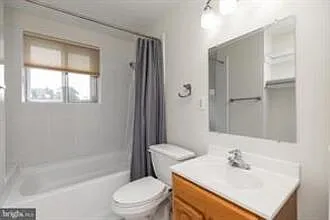 410 Woodlawn Ave — Photo 17