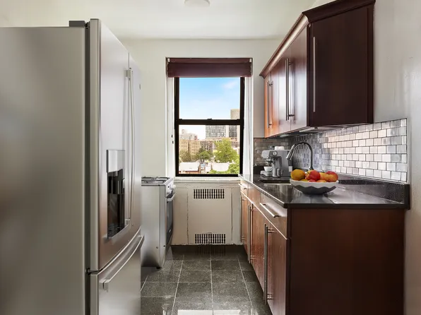 50 Lefferts Avenue image 3 of 6