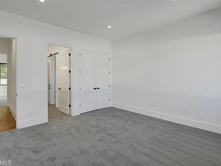5520 Woodlake Ave — Photo 18
