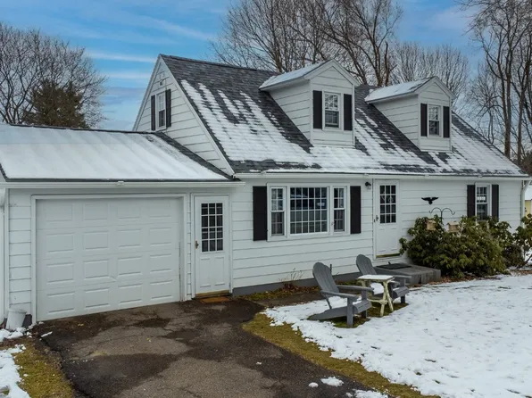 14 Meadow Ln, Apalachin, NY 13732