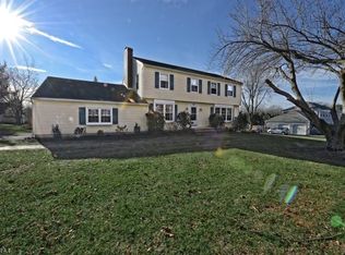 38 River Bend Rd, Clinton, NJ 08809