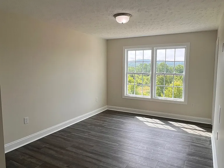 500 Skylar Dr — Photo 10