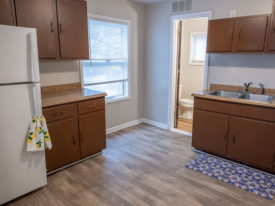 1st image of 511 N Ave Ne Unit 2