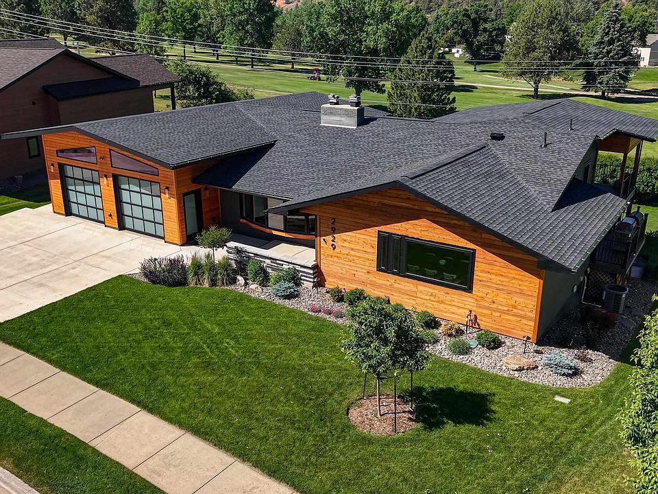 1st image of 2929 Country Club Dr