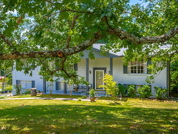 3rd image of 513 Eagle Cliff Dr