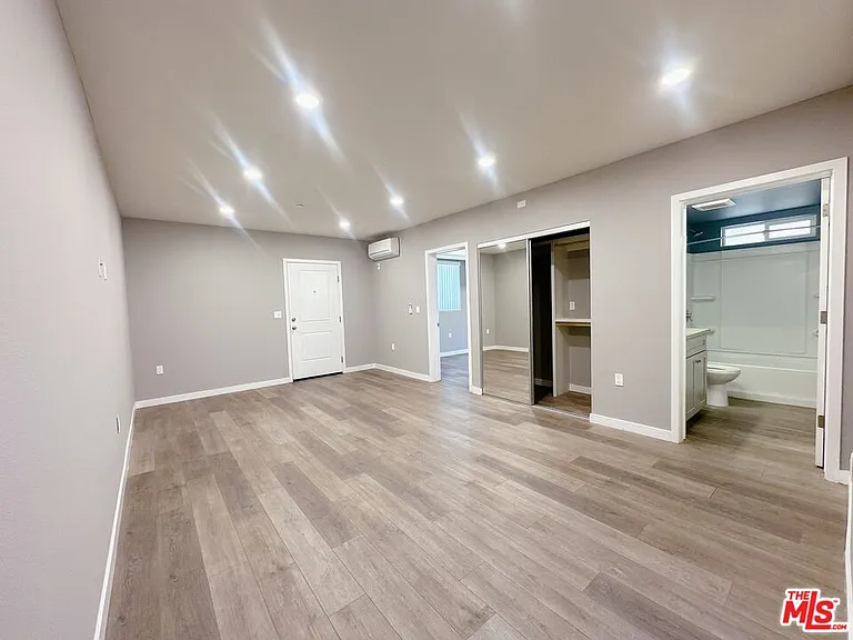 1107 S Hobart Blvd — Photo 20