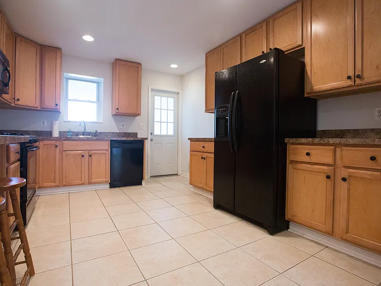 716 Berry St — Photo 10