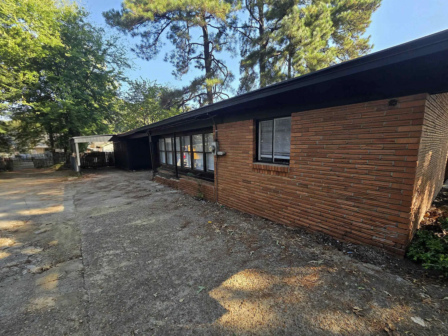 4 bed, 2.0 bath, 2342 sqft, $1,985 — Photo 1