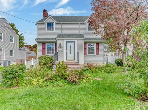 322 Melrose Ave, Middlesex, NJ 08846